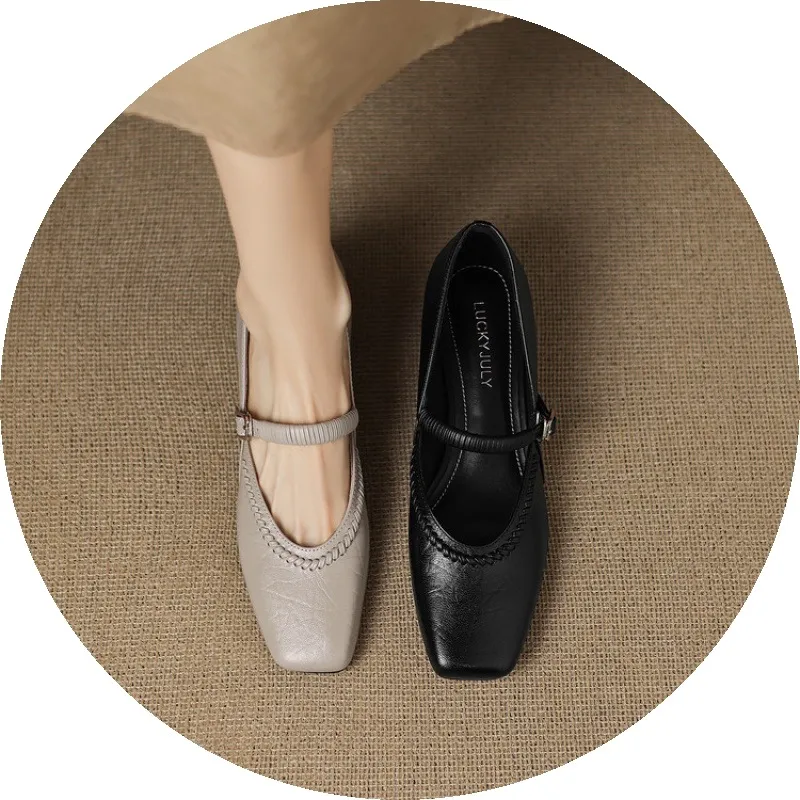 Plus-size early spring single shoes, square toe, buckle, chunky heel, mid-heel, comfortable slip-on women's shoes, black and gray.