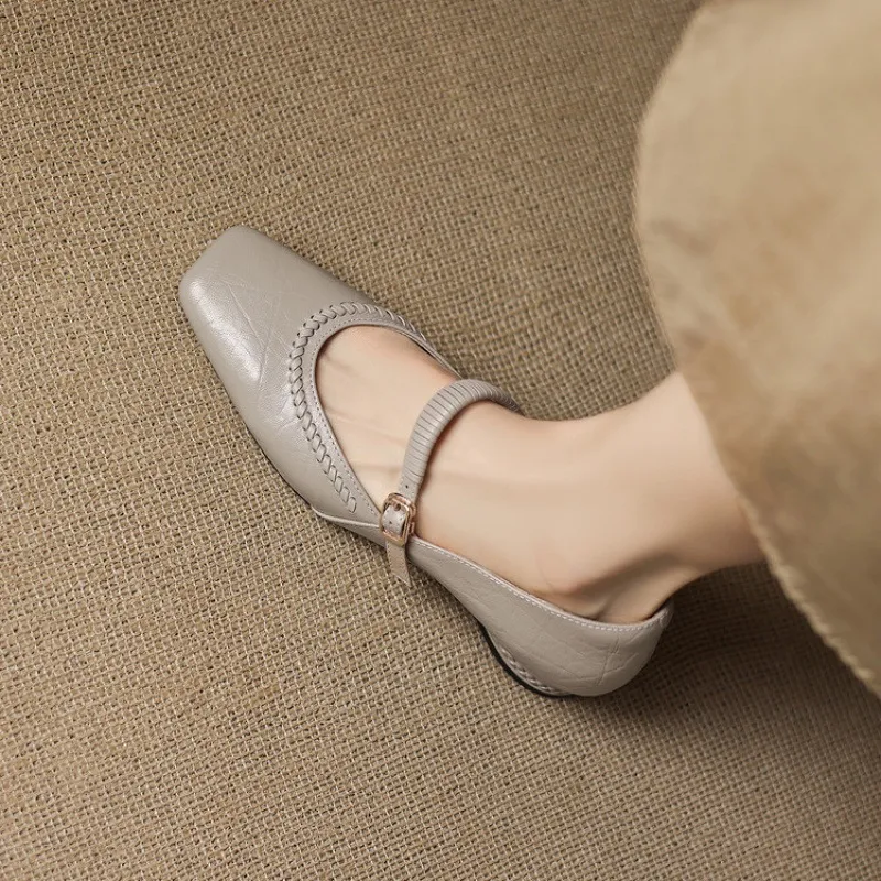 Plus-size early spring single shoes, square toe, buckle, chunky heel, mid-heel, comfortable slip-on women's shoes, black and gray.