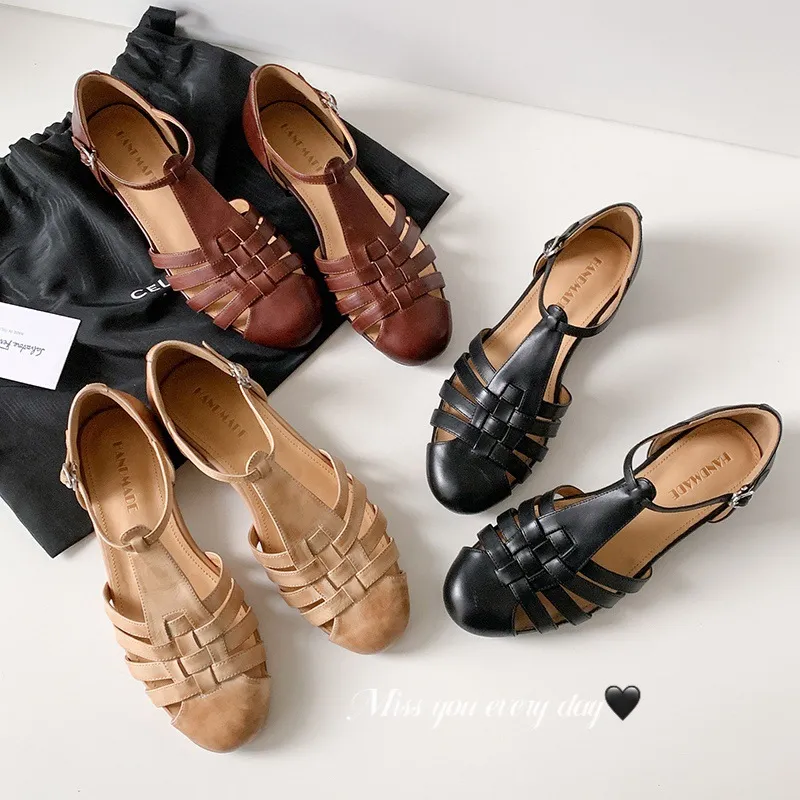 Retro woven openwork flat sandals for women, spring and summer, low heel, round toe, versatile, Roman T-strap.