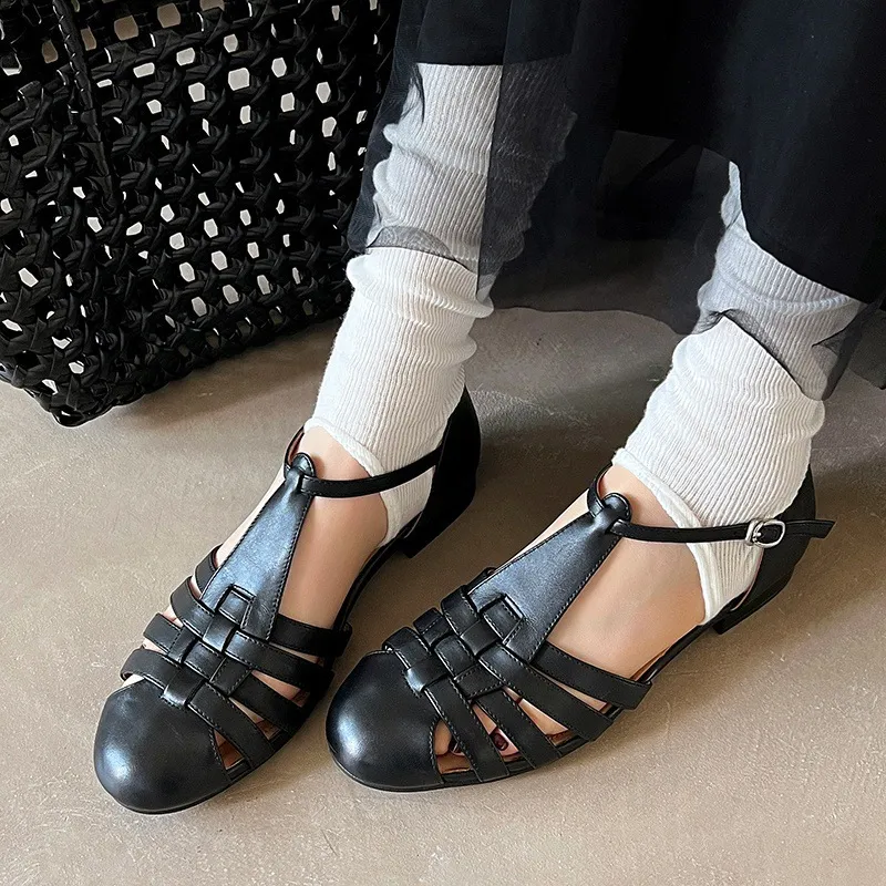 Retro woven openwork flat sandals for women, spring and summer, low heel, round toe, versatile, Roman T-strap.