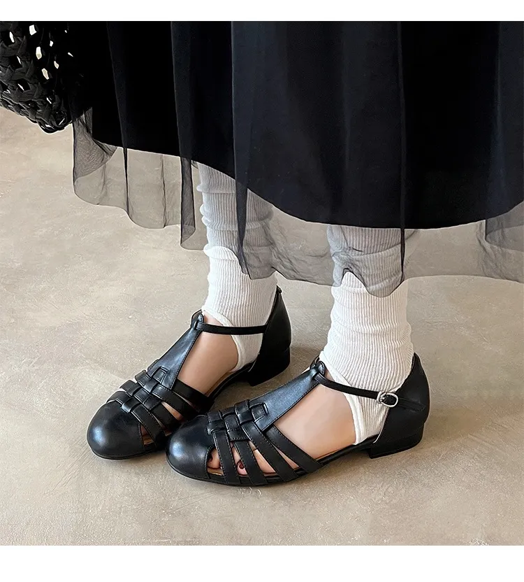 Retro woven openwork flat sandals for women, spring and summer, low heel, round toe, versatile, Roman T-strap.