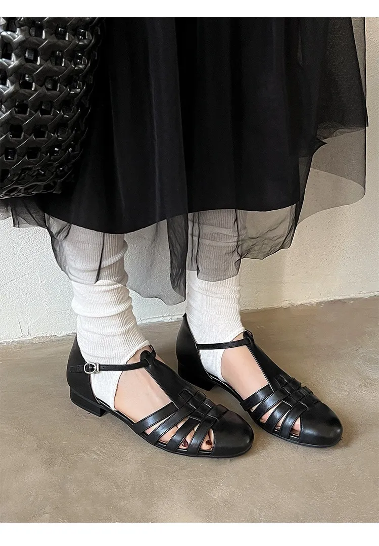 Retro woven openwork flat sandals for women, spring and summer, low heel, round toe, versatile, Roman T-strap.