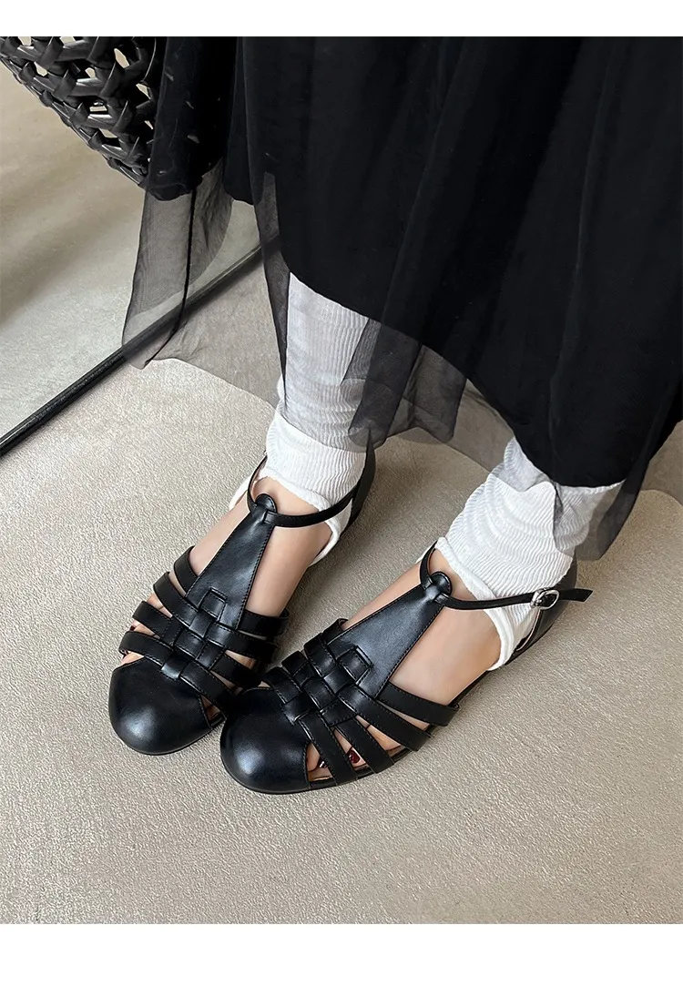 Retro woven openwork flat sandals for women, spring and summer, low heel, round toe, versatile, Roman T-strap.