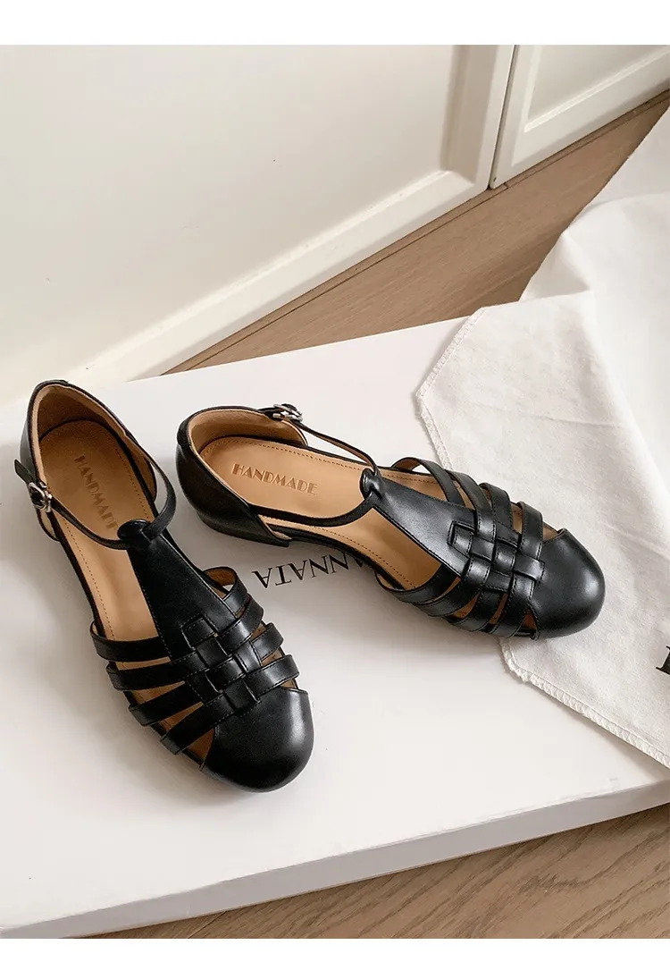 Retro woven openwork flat sandals for women, spring and summer, low heel, round toe, versatile, Roman T-strap.