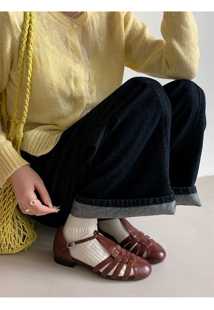 Retro woven openwork flat sandals for women, spring and summer, low heel, round toe, versatile, Roman T-strap.