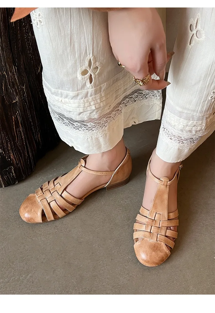 Retro woven openwork flat sandals for women, spring and summer, low heel, round toe, versatile, Roman T-strap.