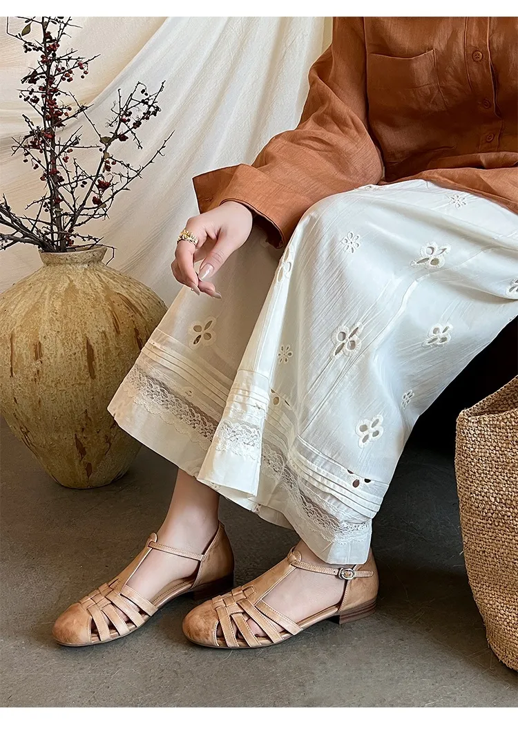 Retro woven openwork flat sandals for women, spring and summer, low heel, round toe, versatile, Roman T-strap.