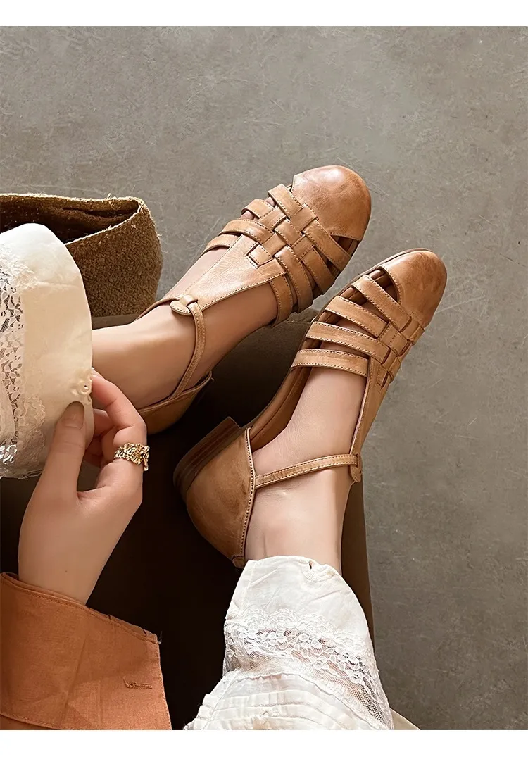 Retro woven openwork flat sandals for women, spring and summer, low heel, round toe, versatile, Roman T-strap.