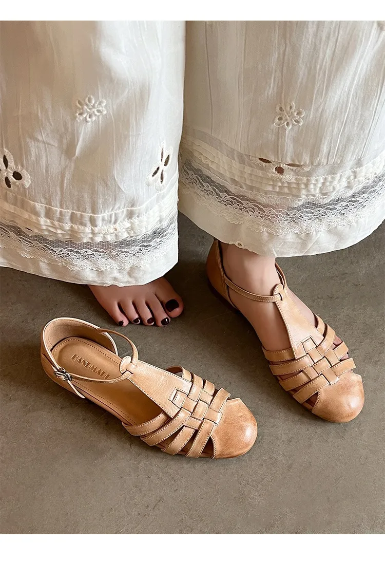 Retro woven openwork flat sandals for women, spring and summer, low heel, round toe, versatile, Roman T-strap.