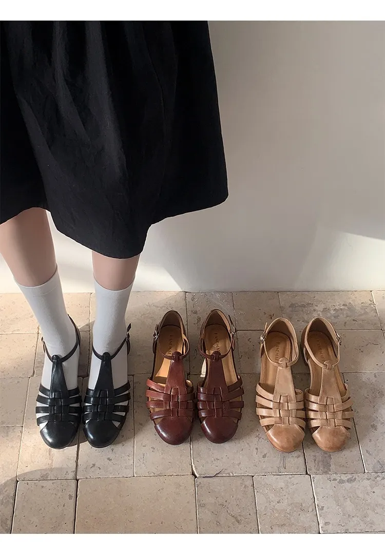 Retro woven openwork flat sandals for women, spring and summer, low heel, round toe, versatile, Roman T-strap.