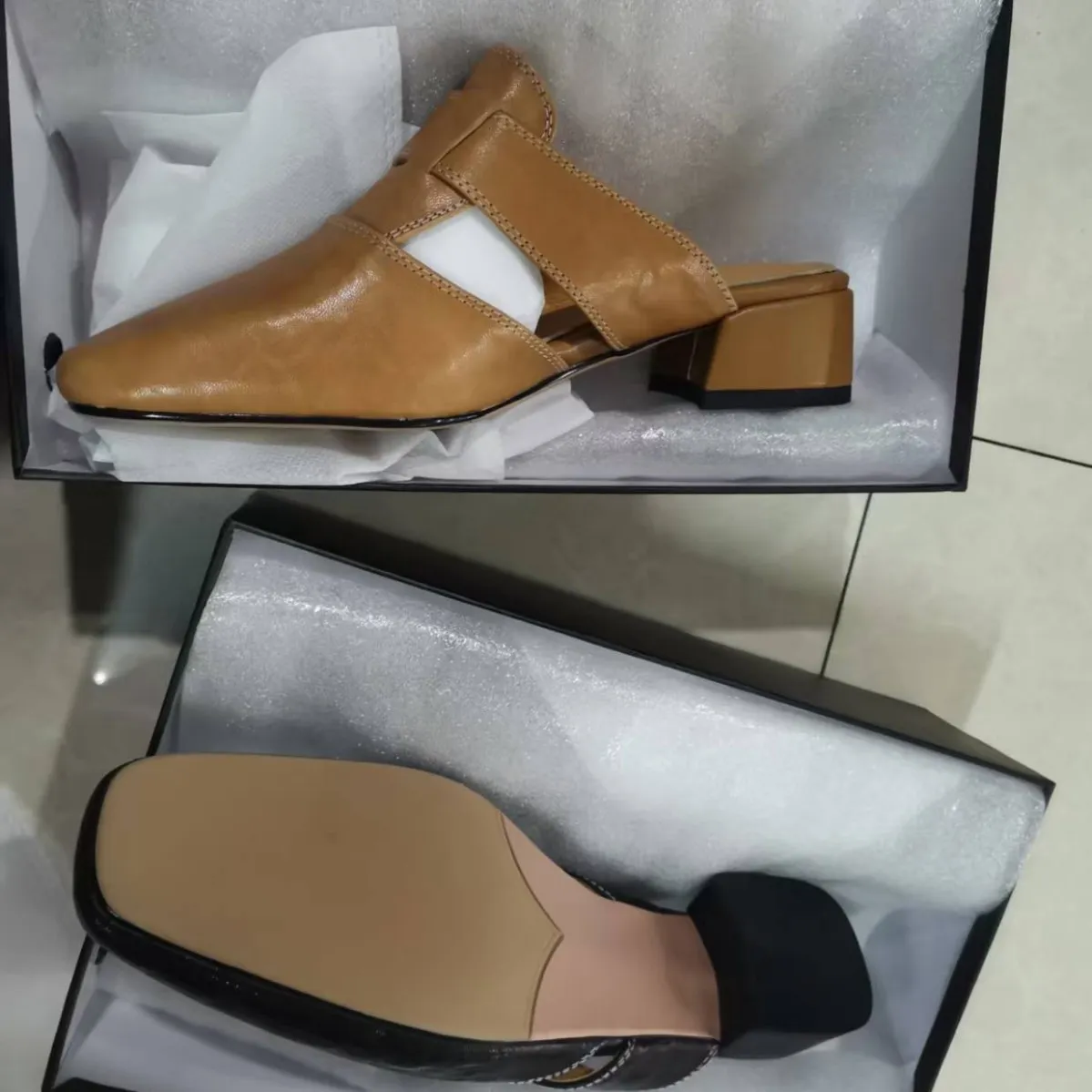 Real shot of closed-toe slippers, hand-scratched sheepskin retro style patchwork chunky heel closed-toe hollowed-out women's shoes