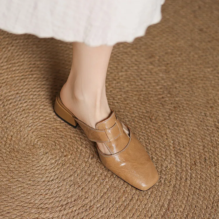 Real shot of closed-toe slippers, hand-scratched sheepskin retro style patchwork chunky heel closed-toe hollowed-out women's shoes