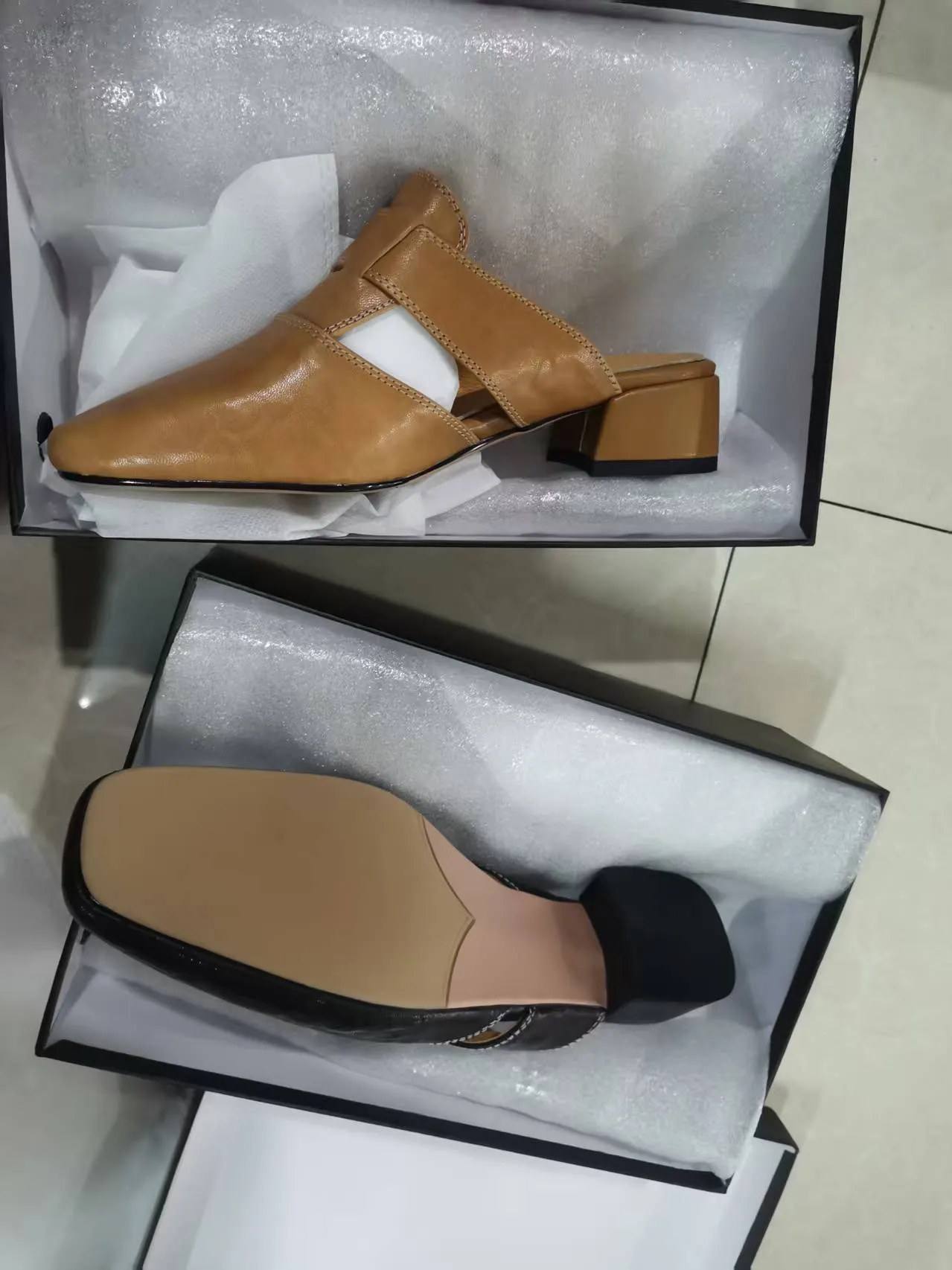 Real shot of closed-toe slippers, hand-scratched sheepskin retro style patchwork chunky heel closed-toe hollowed-out women's shoes