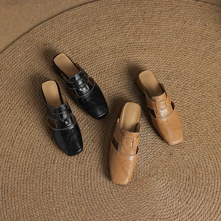 Real shot of closed-toe slippers, hand-scratched sheepskin retro style patchwork chunky heel closed-toe hollowed-out women's shoes