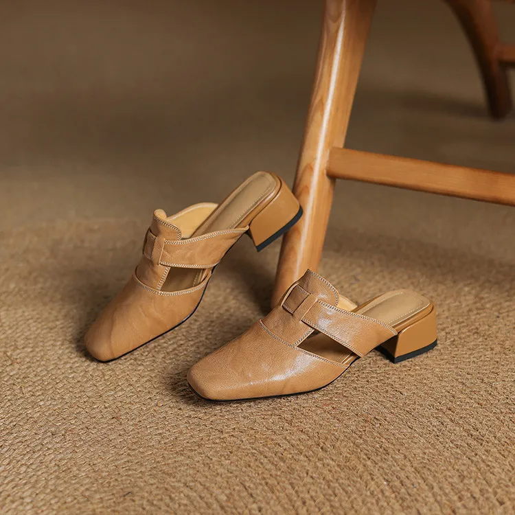 Real shot of closed-toe slippers, hand-scratched sheepskin retro style patchwork chunky heel closed-toe hollowed-out women's shoes