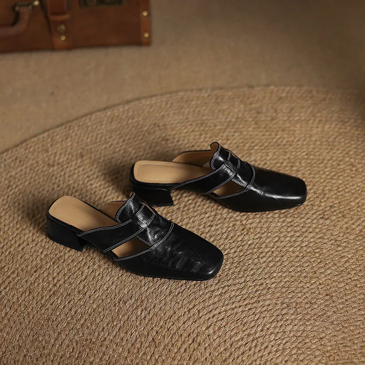 Real shot of closed-toe slippers, hand-scratched sheepskin retro style patchwork chunky heel closed-toe hollowed-out women's shoes