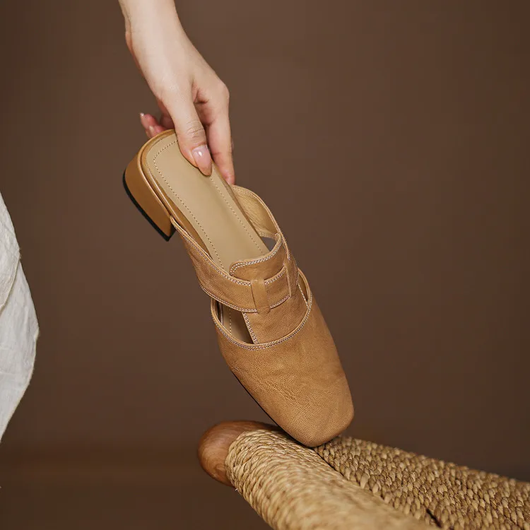 Real shot of closed-toe slippers, hand-scratched sheepskin retro style patchwork chunky heel closed-toe hollowed-out women's shoes