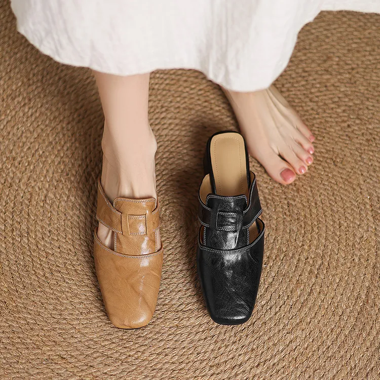 Real shot of closed-toe slippers, hand-scratched sheepskin retro style patchwork chunky heel closed-toe hollowed-out women's shoes