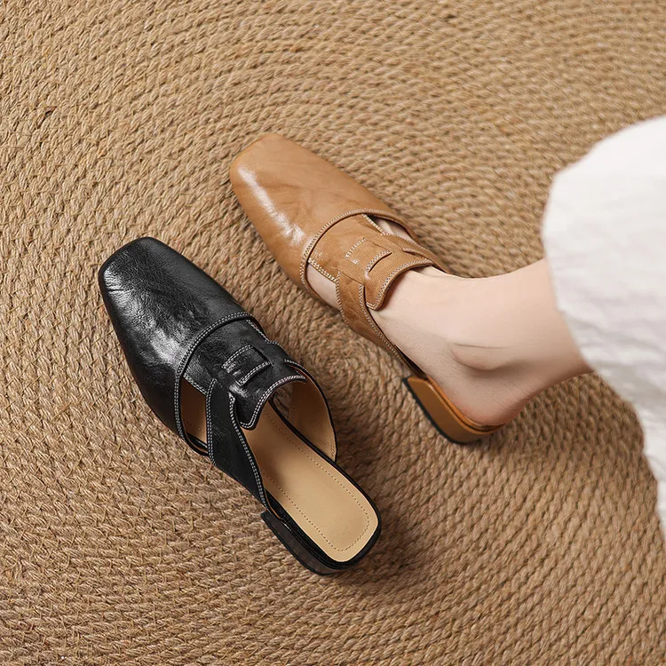 Real shot of closed-toe slippers, hand-scratched sheepskin retro style patchwork chunky heel closed-toe hollowed-out women's shoes