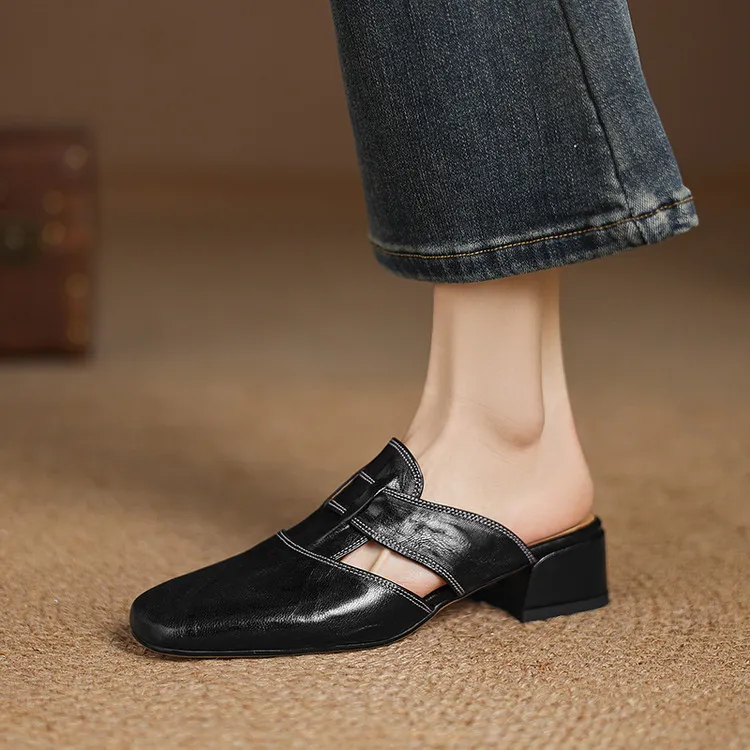 Real shot of closed-toe slippers, hand-scratched sheepskin retro style patchwork chunky heel closed-toe hollowed-out women's shoes