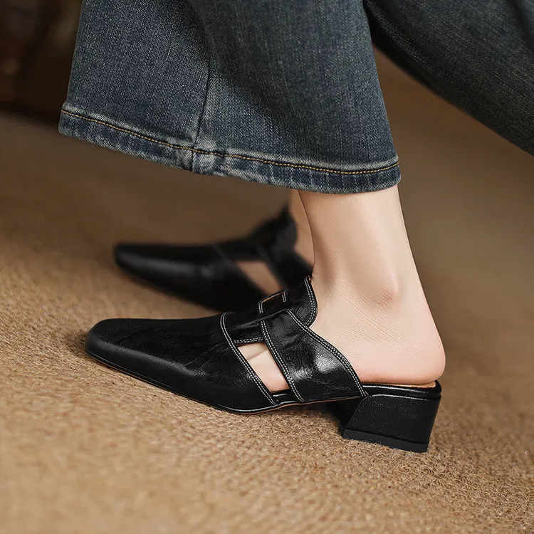 Real shot of closed-toe slippers, hand-scratched sheepskin retro style patchwork chunky heel closed-toe hollowed-out women's shoes