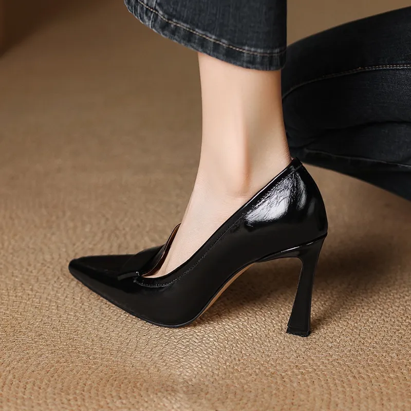 Stylish French high heels, elegant stiletto heels, retro style, durable pointed toe, low-cut, sophisticated high heels for women.