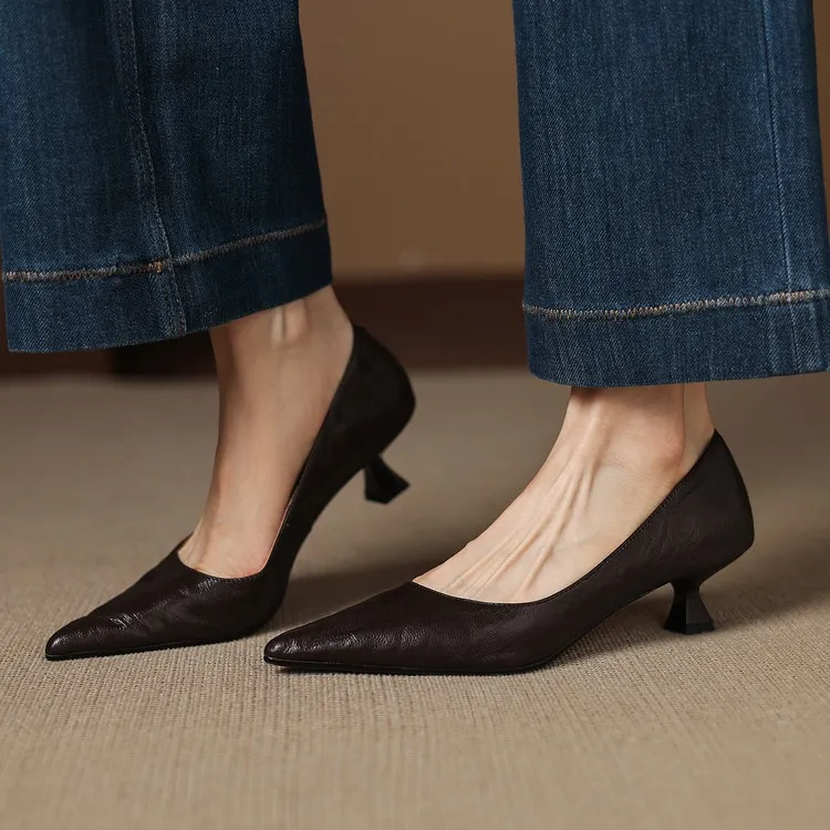 Spring and Autumn French-style sheepskin mid-high stiletto heels for women, elegant, versatile, suitable for commuting, fashionable pointed toe low-cut shoes.