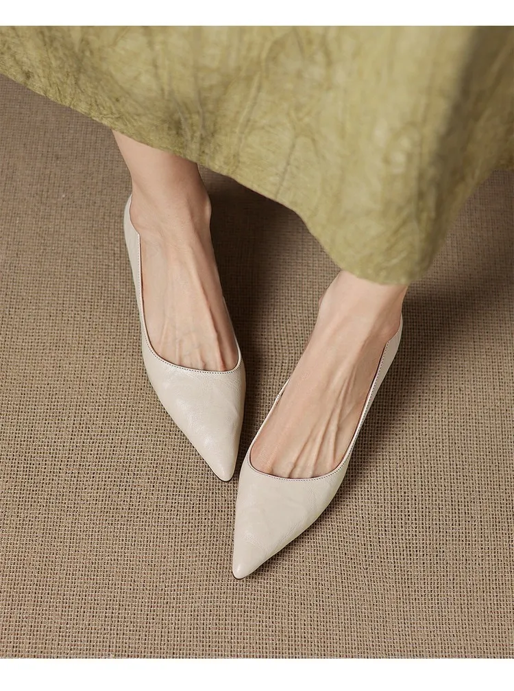 Spring and Autumn French-style sheepskin mid-high stiletto heels for women, elegant, versatile, suitable for commuting, fashionable pointed toe low-cut shoes.