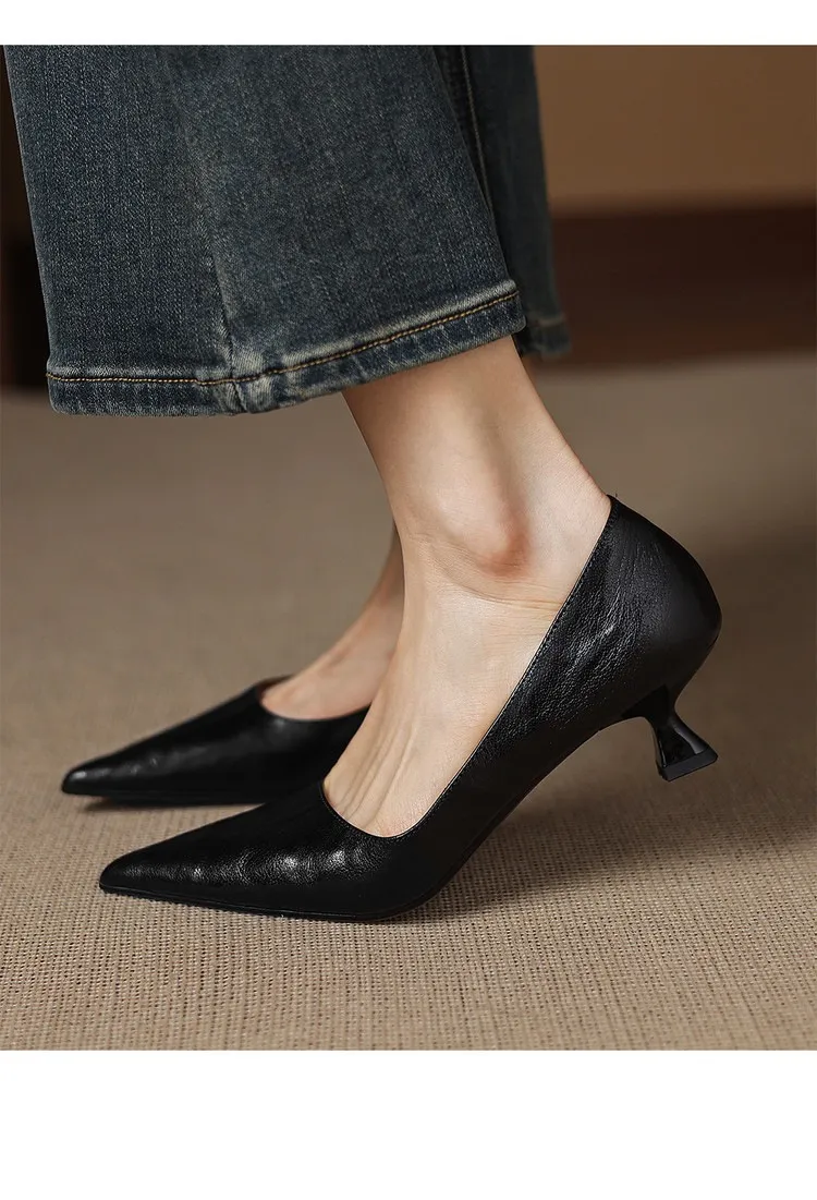 Spring and Autumn French-style sheepskin mid-high stiletto heels for women, elegant, versatile, suitable for commuting, fashionable pointed toe low-cut shoes.