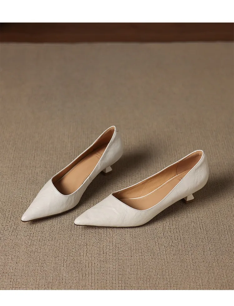 Spring and Autumn French-style sheepskin mid-high stiletto heels for women, elegant, versatile, suitable for commuting, fashionable pointed toe low-cut shoes.