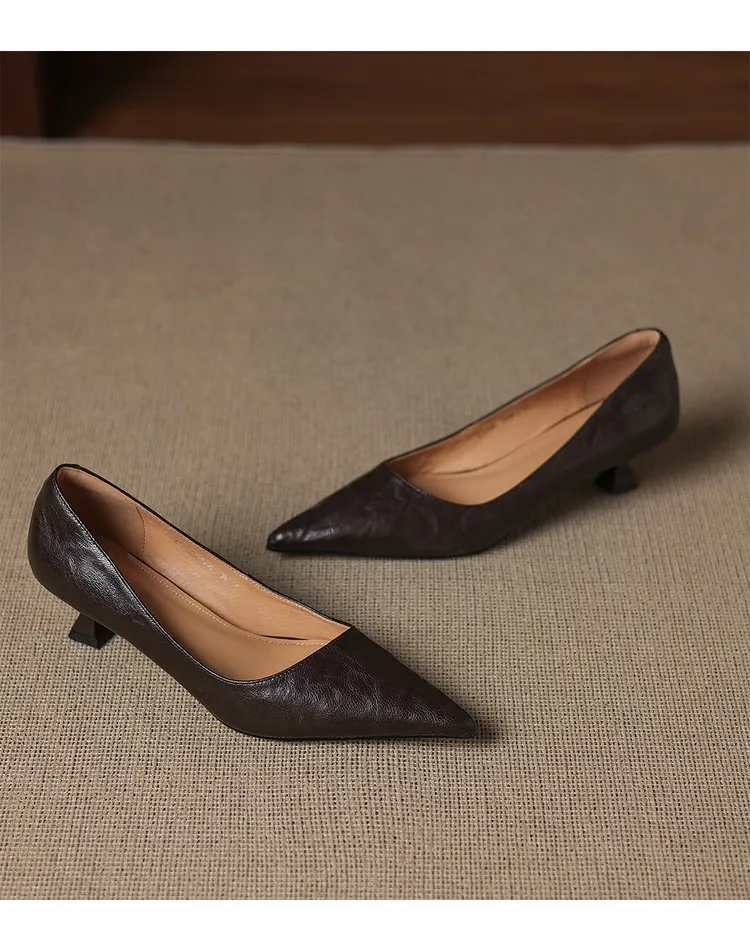 Spring and Autumn French-style sheepskin mid-high stiletto heels for women, elegant, versatile, suitable for commuting, fashionable pointed toe low-cut shoes.