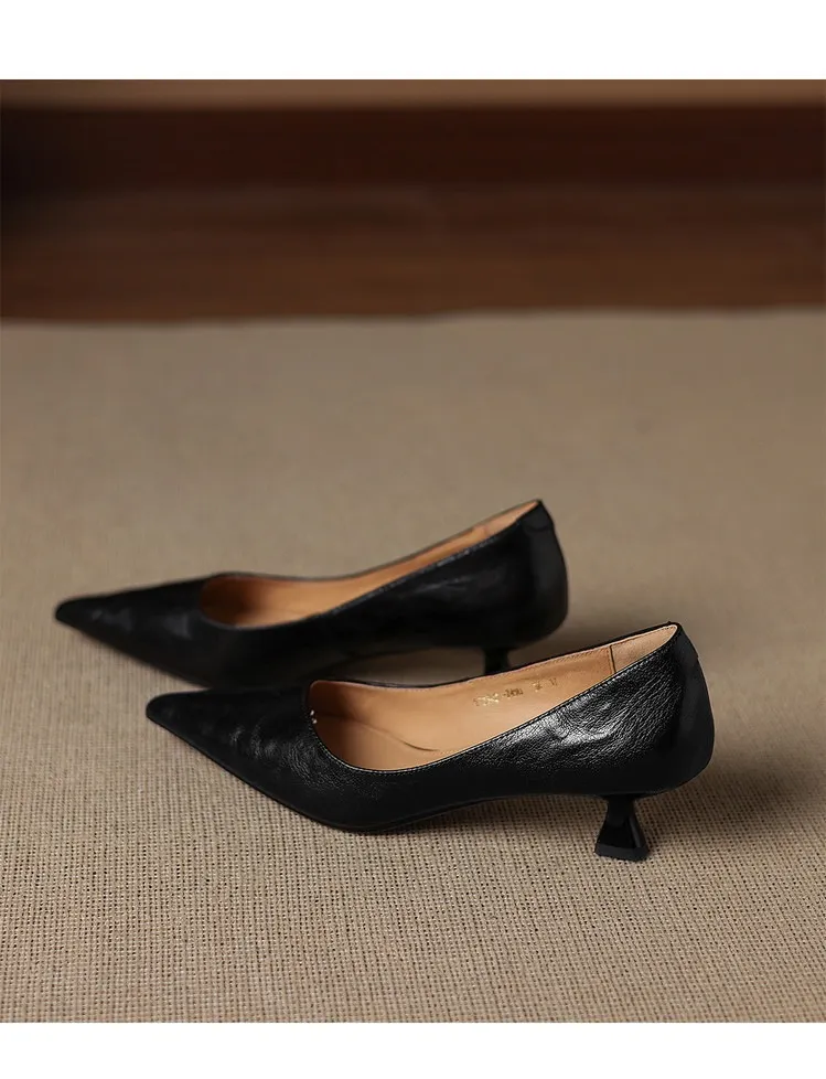 Spring and Autumn French-style sheepskin mid-high stiletto heels for women, elegant, versatile, suitable for commuting, fashionable pointed toe low-cut shoes.