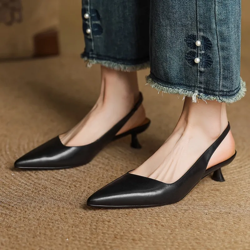 Women's Roman-style French sandals made of top-grain cowhide, pointed toe, open back, Mary Jane style, single strap, small heel, closed toe.