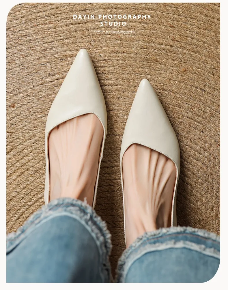 Women's Roman-style French sandals made of top-grain cowhide, pointed toe, open back, Mary Jane style, single strap, small heel, closed toe.