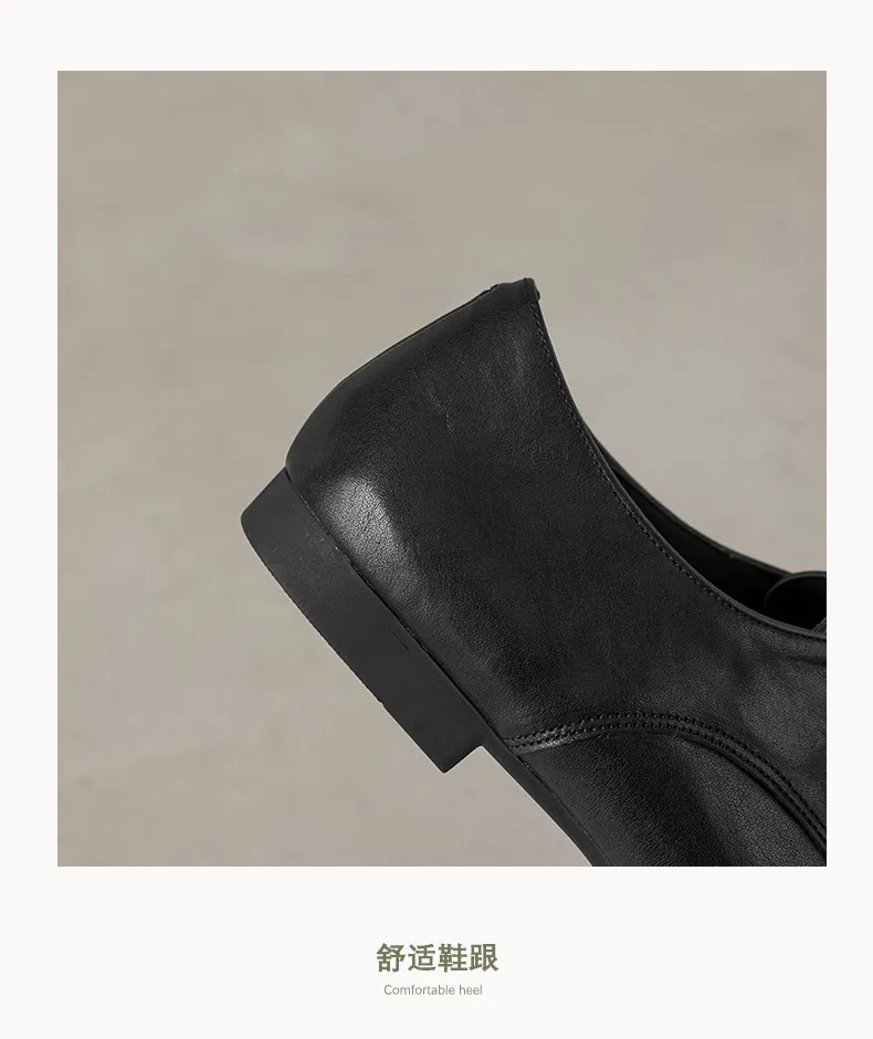 Women's flat shoes with round toe, laces, and deep opening, made of cowhide leather. Available in black and brown. 12-17k