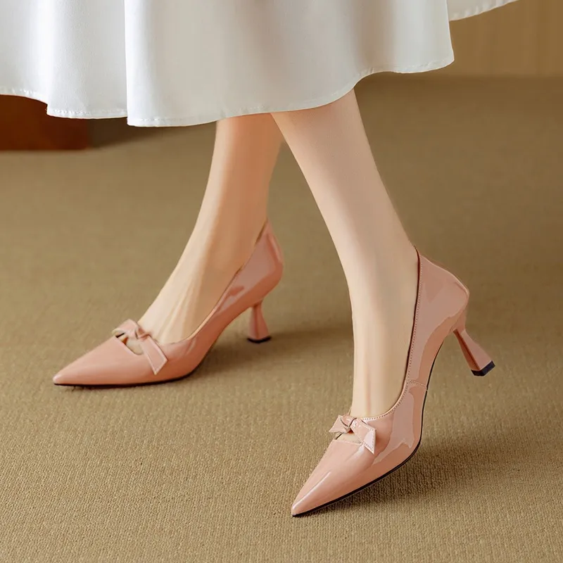 Women's pointed-toe stiletto heels, 7cm high heels, patent leather, low-cut, stylish, elegant, and sexy with a bow.