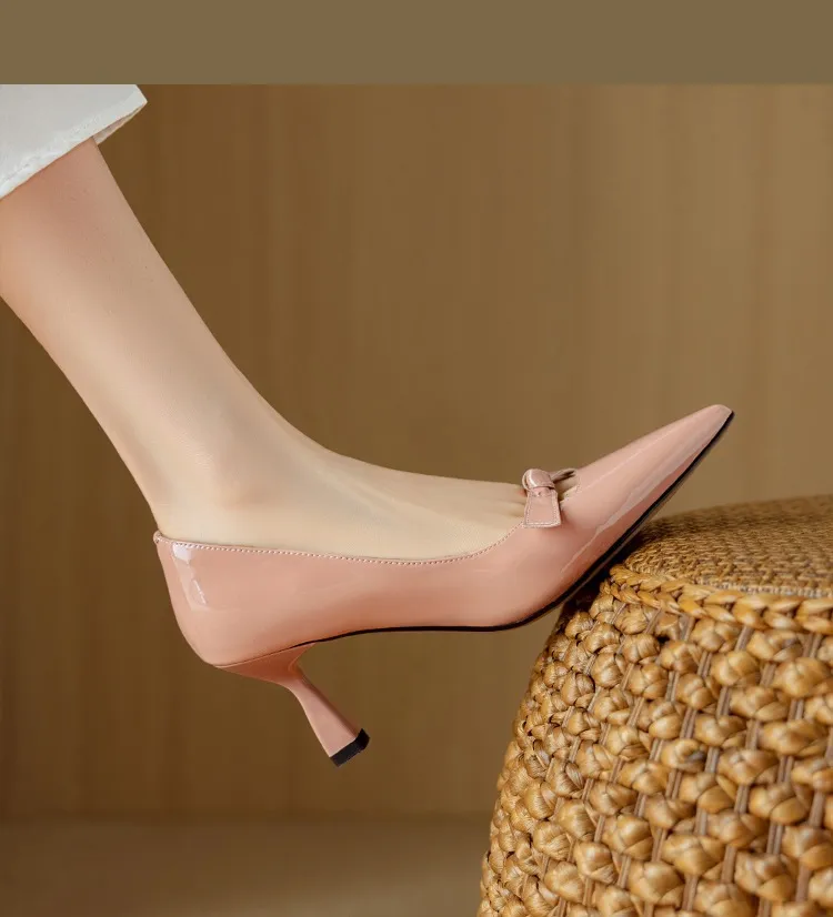 Women's pointed-toe stiletto heels, 7cm high heels, patent leather, low-cut, stylish, elegant, and sexy with a bow.