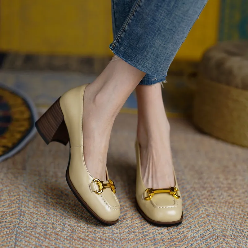 French retro style chunky heeled women's shoes, 6cm, horseshoe buckle, spring and autumn leather shoes, chunky heel, low-cut women's shoes.