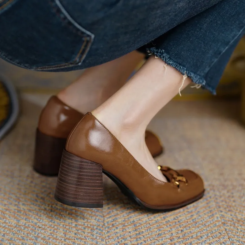 French retro style chunky heeled women's shoes, 6cm, horseshoe buckle, spring and autumn leather shoes, chunky heel, low-cut women's shoes.
