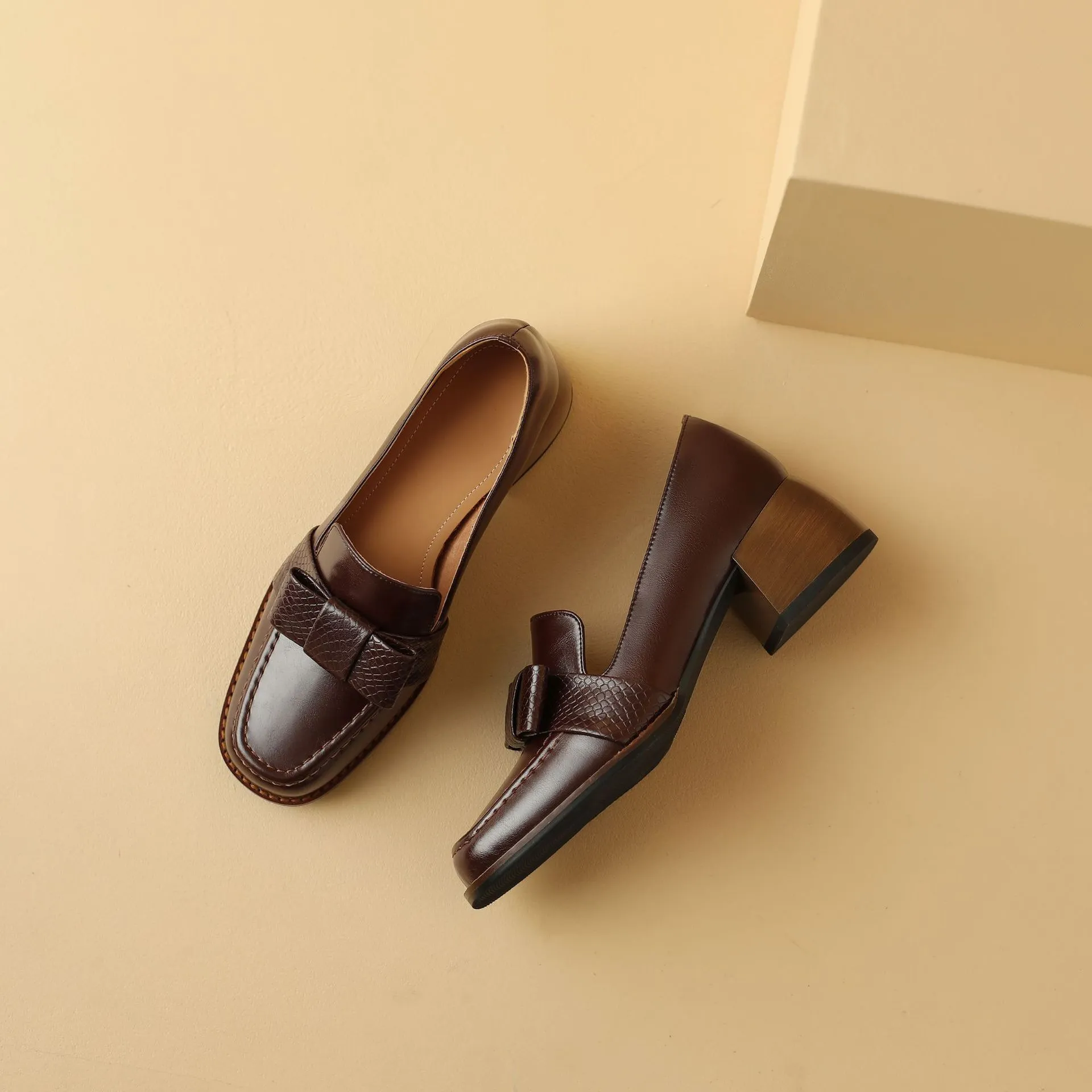 Elegant and stylish soft cowhide bow loafers for spring, chunky mid-heel, women's shoes in various sizes.