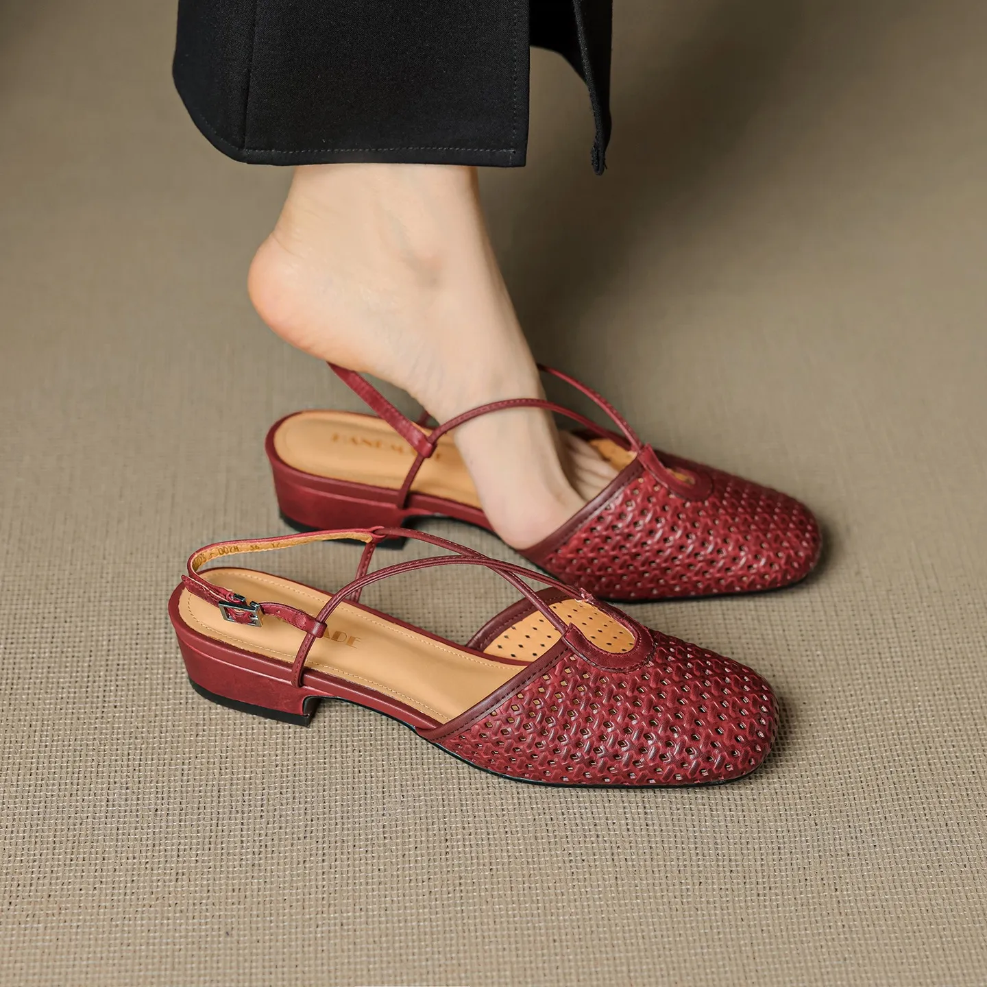 Summer soft openwork closed-toe sandals with cross buckle straps, round toe, 3cm chunky heel, Mary Jane style women's shoes