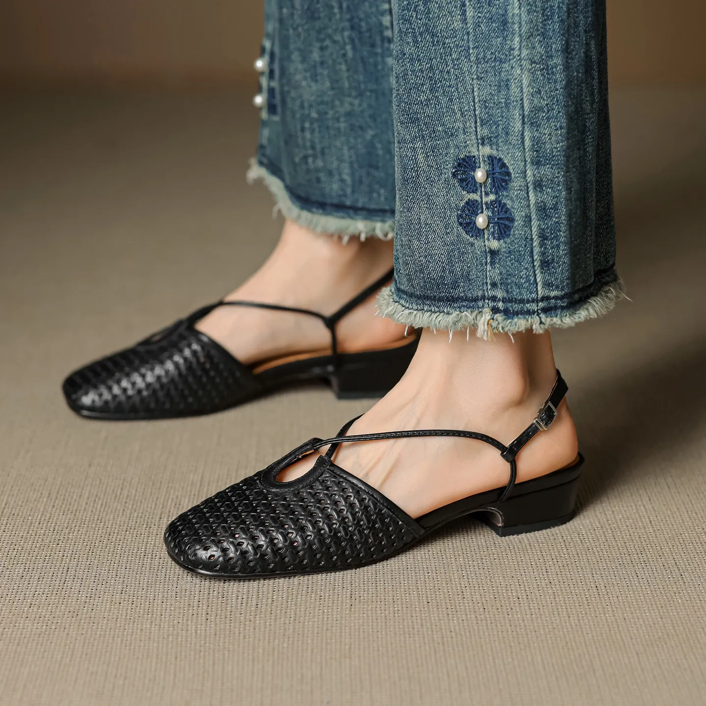 Summer soft openwork closed-toe sandals with cross buckle straps, round toe, 3cm chunky heel, Mary Jane style women's shoes