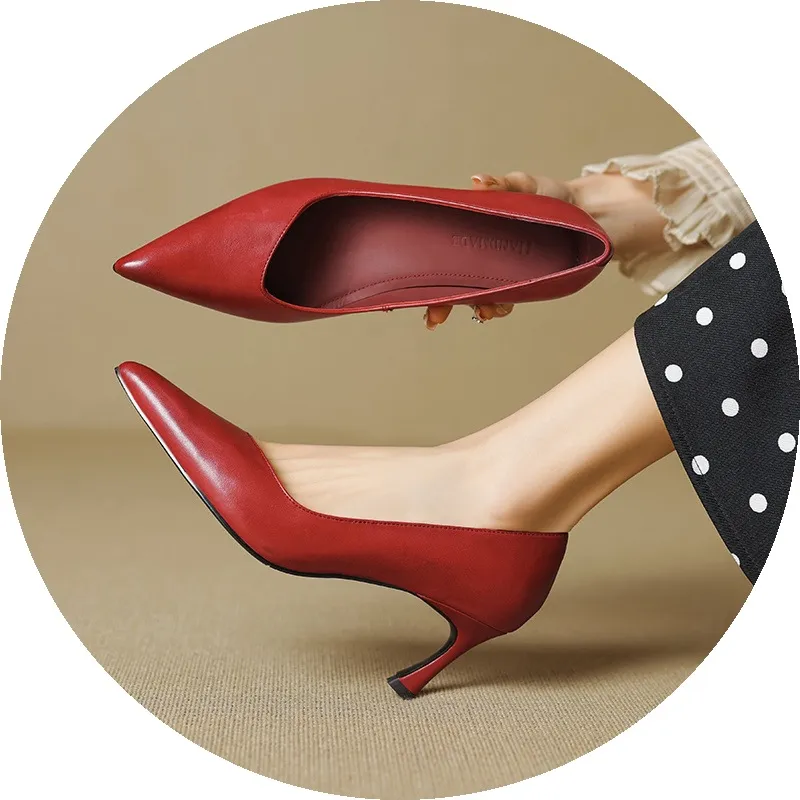 Women's leather shoes for all seasons, stylish pointed toe, 7cm stiletto heels, perfect for pairing with skirts, red and black slimming flats.