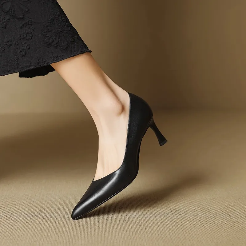 Women's leather shoes for all seasons, stylish pointed toe, 7cm stiletto heels, perfect for pairing with skirts, red and black slimming flats.
