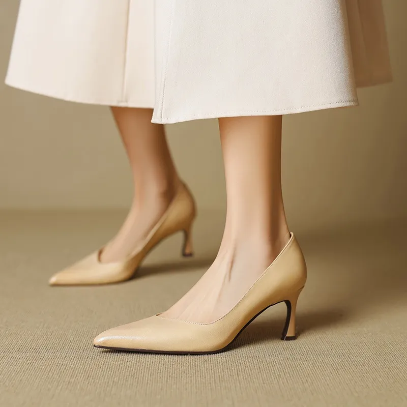 Women's leather shoes for all seasons, stylish pointed toe, 7cm stiletto heels, perfect for pairing with skirts, red and black slimming flats.