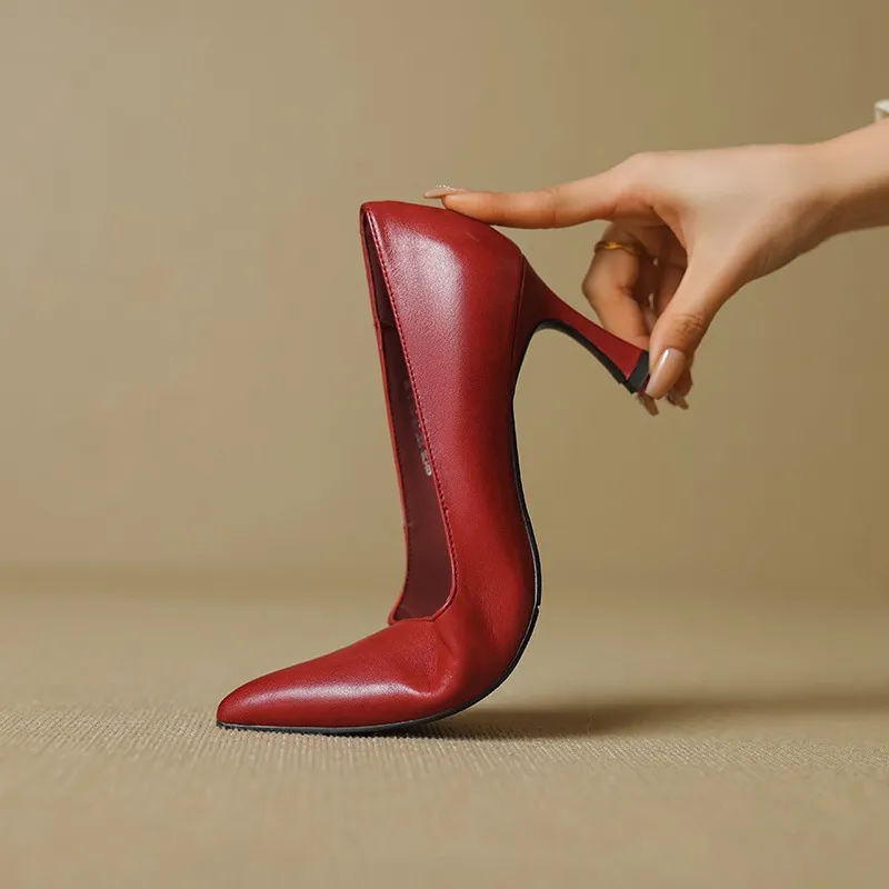 Women's leather shoes for all seasons, stylish pointed toe, 7cm stiletto heels, perfect for pairing with skirts, red and black slimming flats.