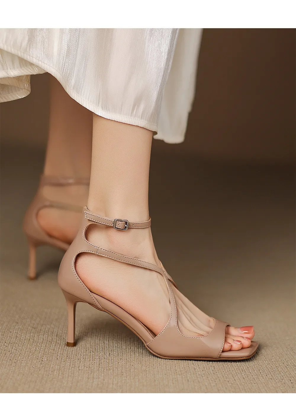 Sexy 7cm stiletto sandals with a single buckle strap for women, summer patent leather, square toe, open toe, high heels for petite women.