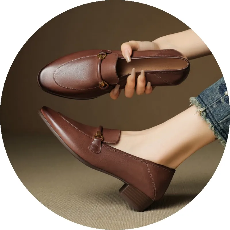 Early spring single shoes, round toe, chunky heel, mid-heel, slip-on, off-white, black, brown.