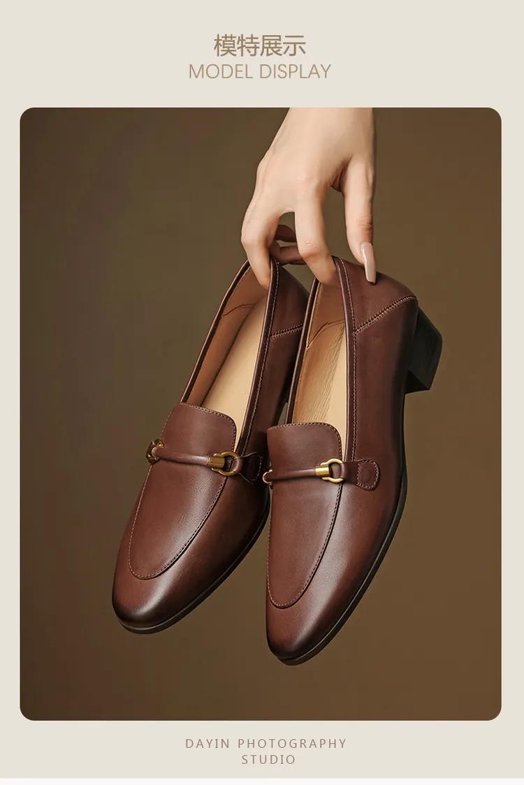 Early spring single shoes, round toe, chunky heel, mid-heel, slip-on, off-white, black, brown.