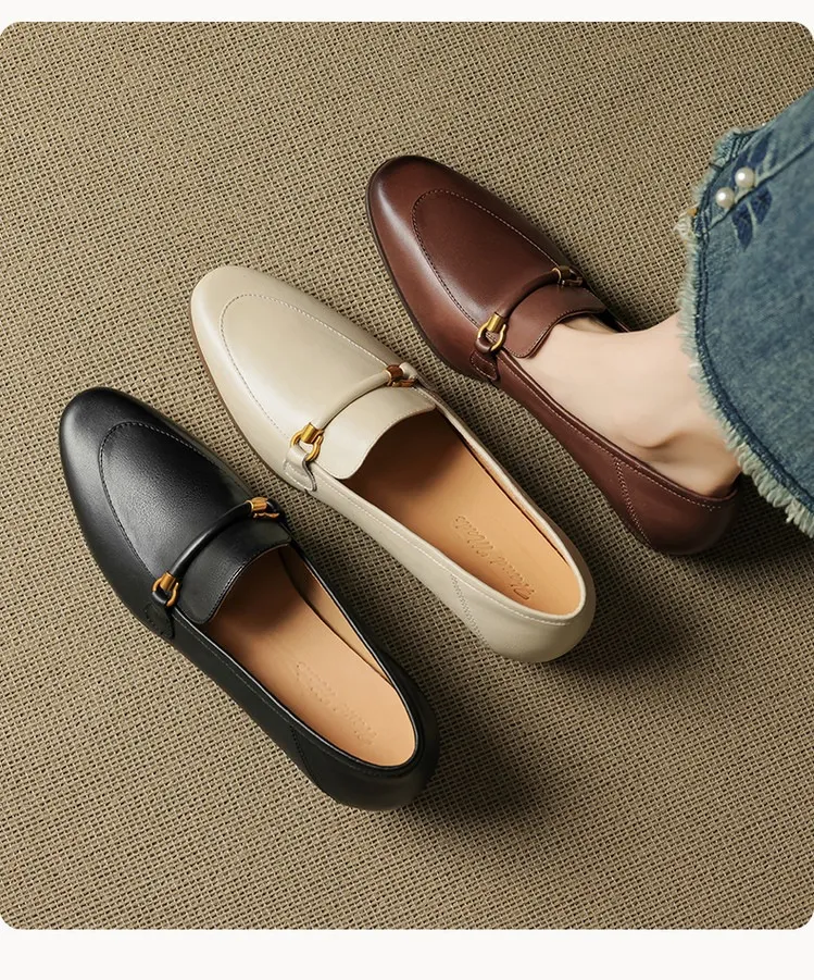 Early spring single shoes, round toe, chunky heel, mid-heel, slip-on, off-white, black, brown.